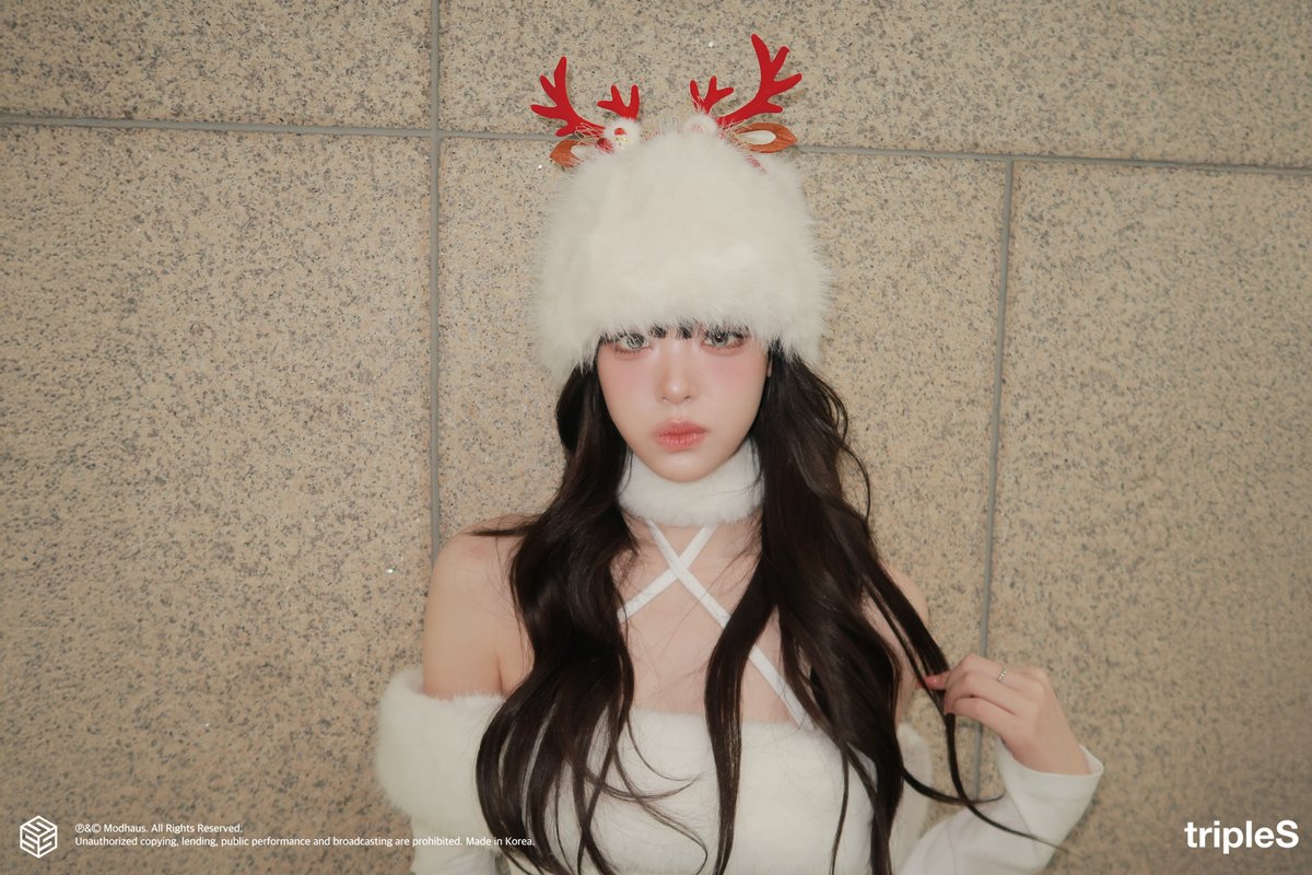 A moment captured by tripleS's fan