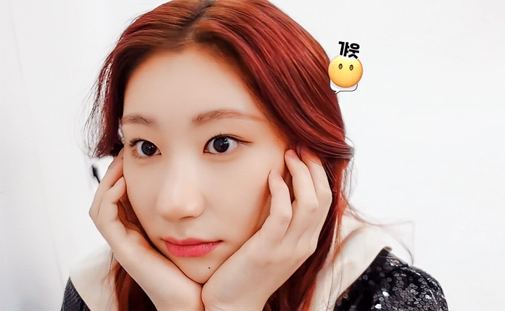 Behind-the-scenes cut of Chaeryeong (ITZY)
