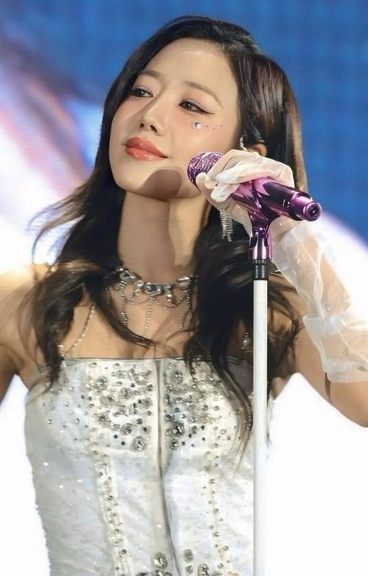 A moment captured by Kim Namjoo (Apink)'s fan