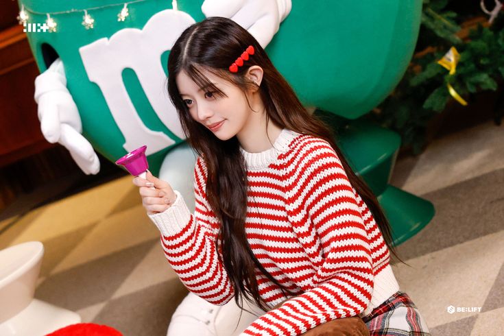 A moment captured by ILLIT's fan