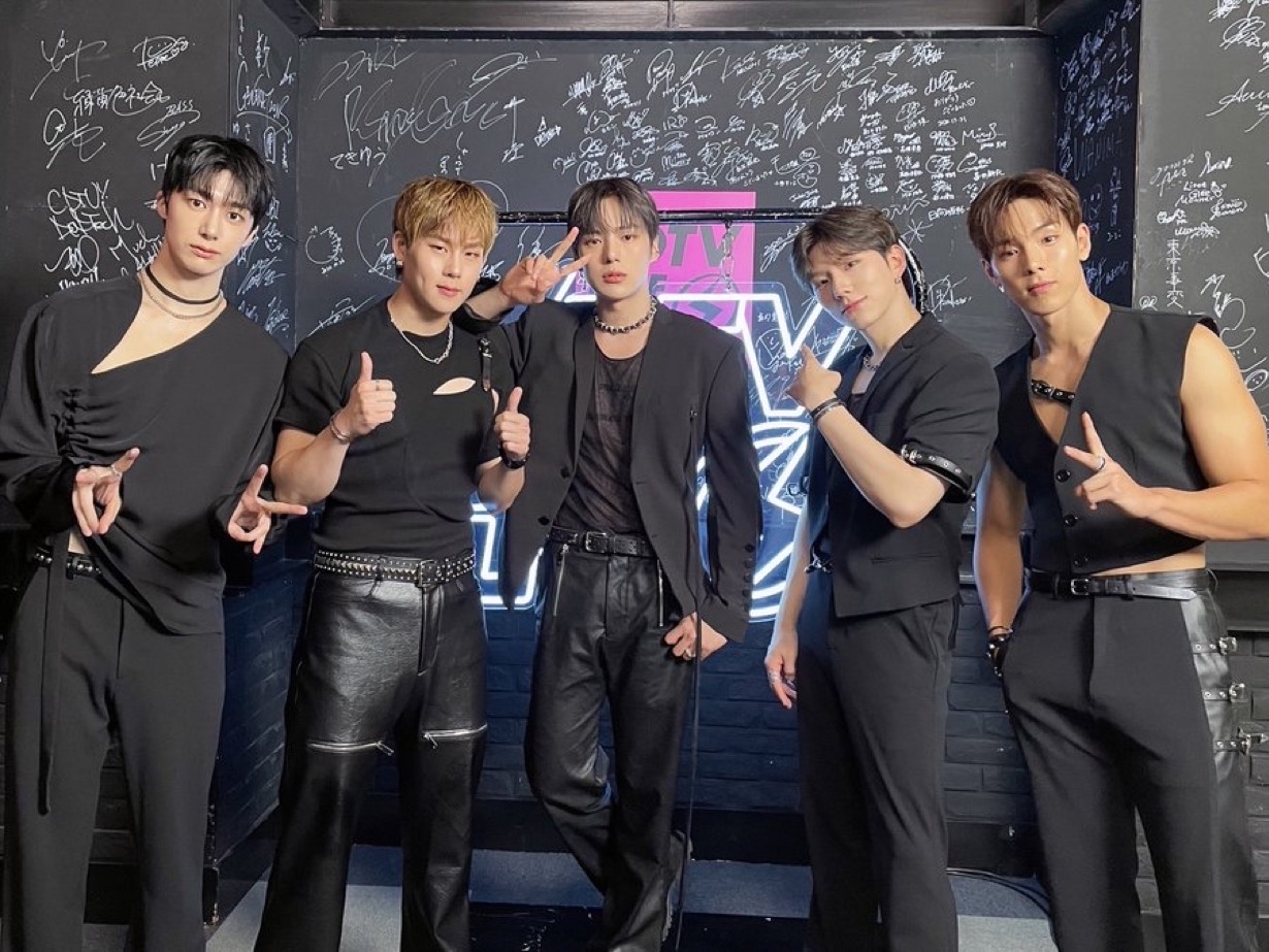 Behind-the-scenes cut of Shownu (MONSTA X)