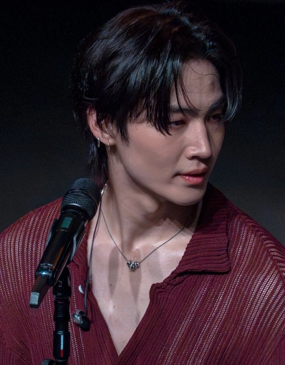 Latest photo of JAY B (GOT7)