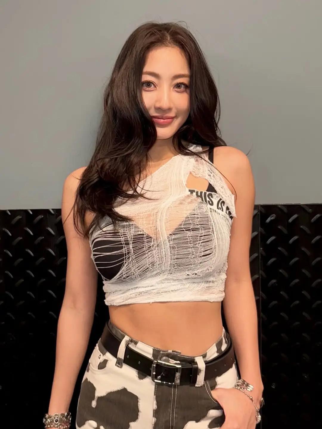 Latest photo of Jihyo (TWICE)