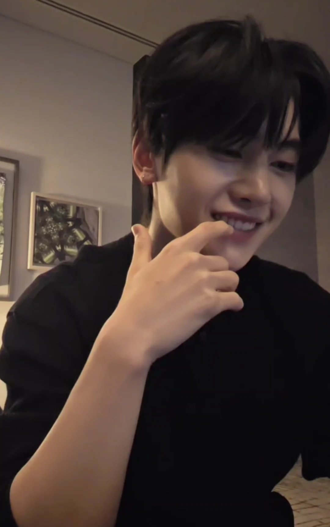 Recent activity shot of Seok Matthew (ZEROBASEONE)