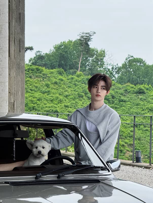 Behind-the-scenes cut of Zhang Hao (ZEROBASEONE)