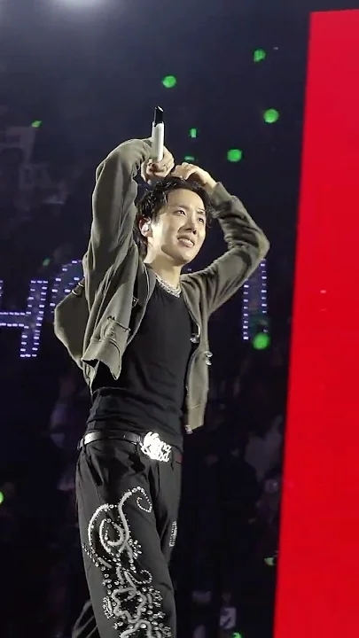 제이홉 (방탄소년단)의 최신 사진