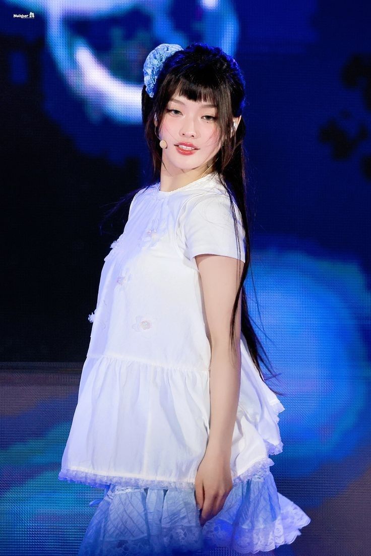 Behind-the-scenes cut of Iroha (ILLIT)