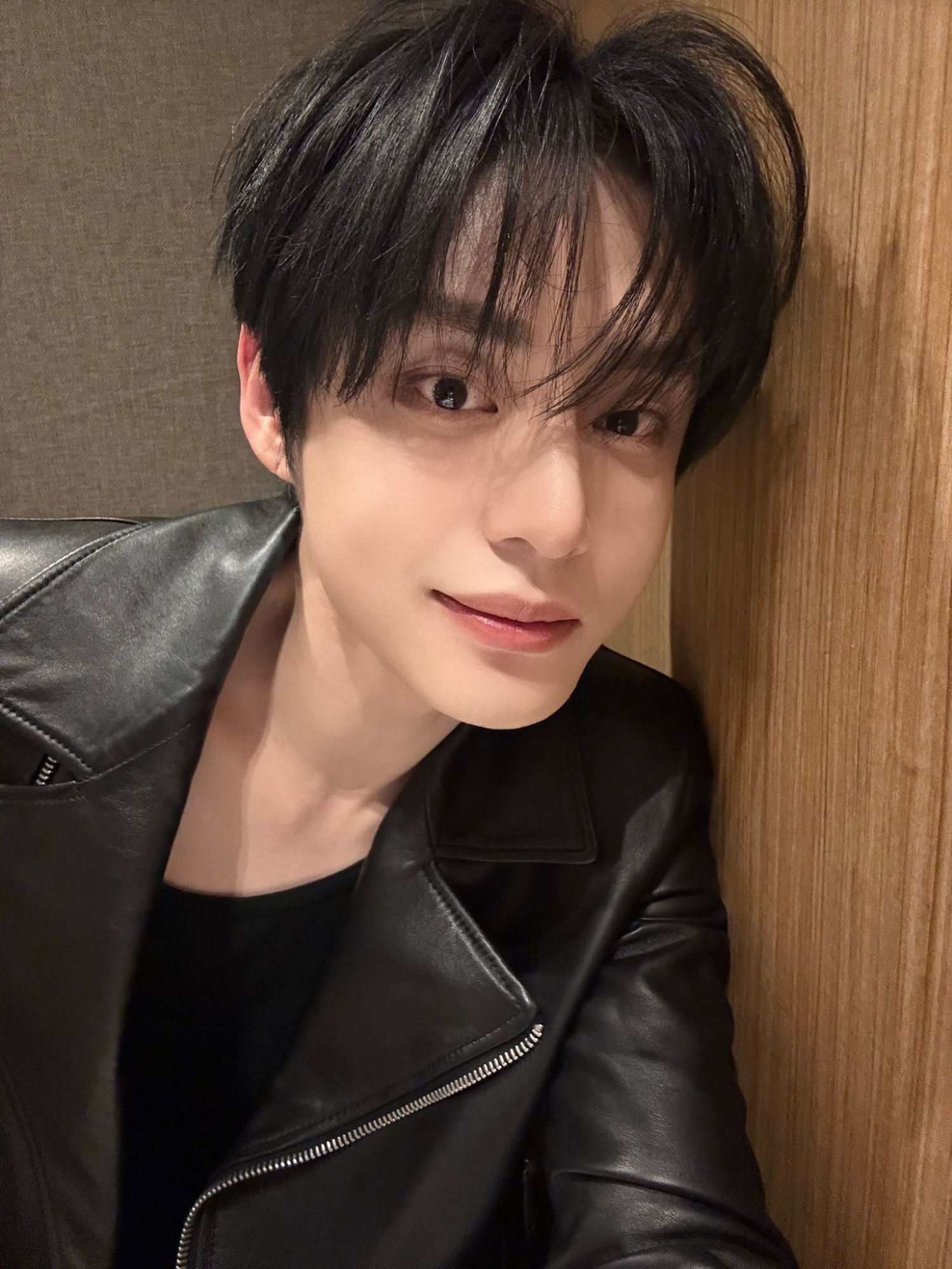 A moment captured by Kim Jiwoong (ZEROBASEONE)'s fan