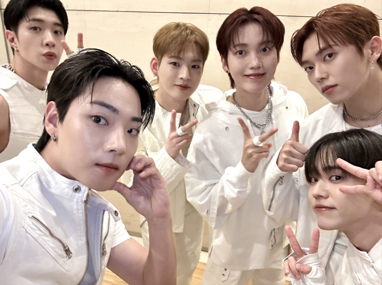 온앤오프 최근 활동샷