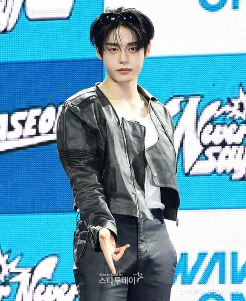 Latest photo of Kim Jiwoong (ZEROBASEONE)
