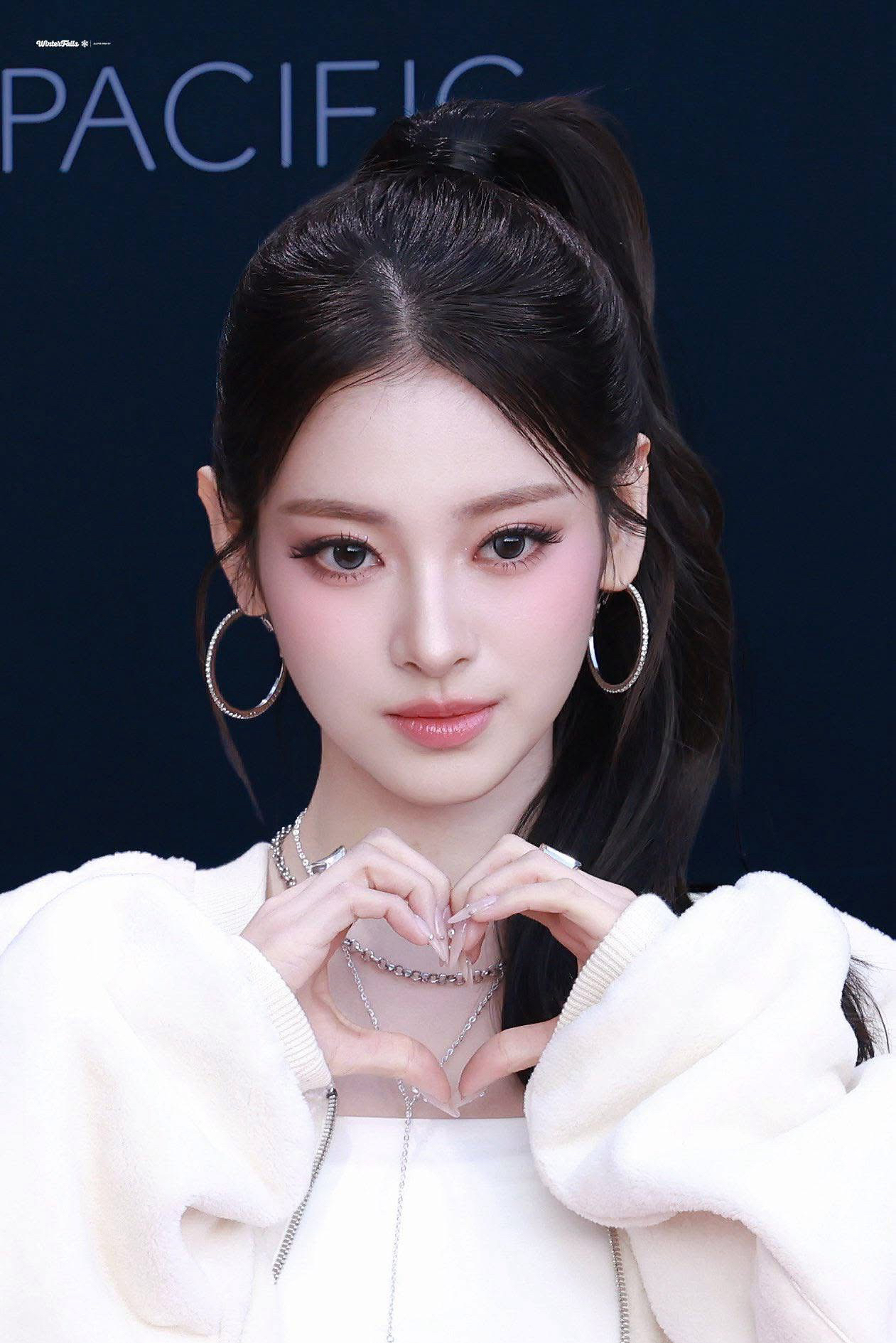 Anna (MEOVV)的幕后花絮