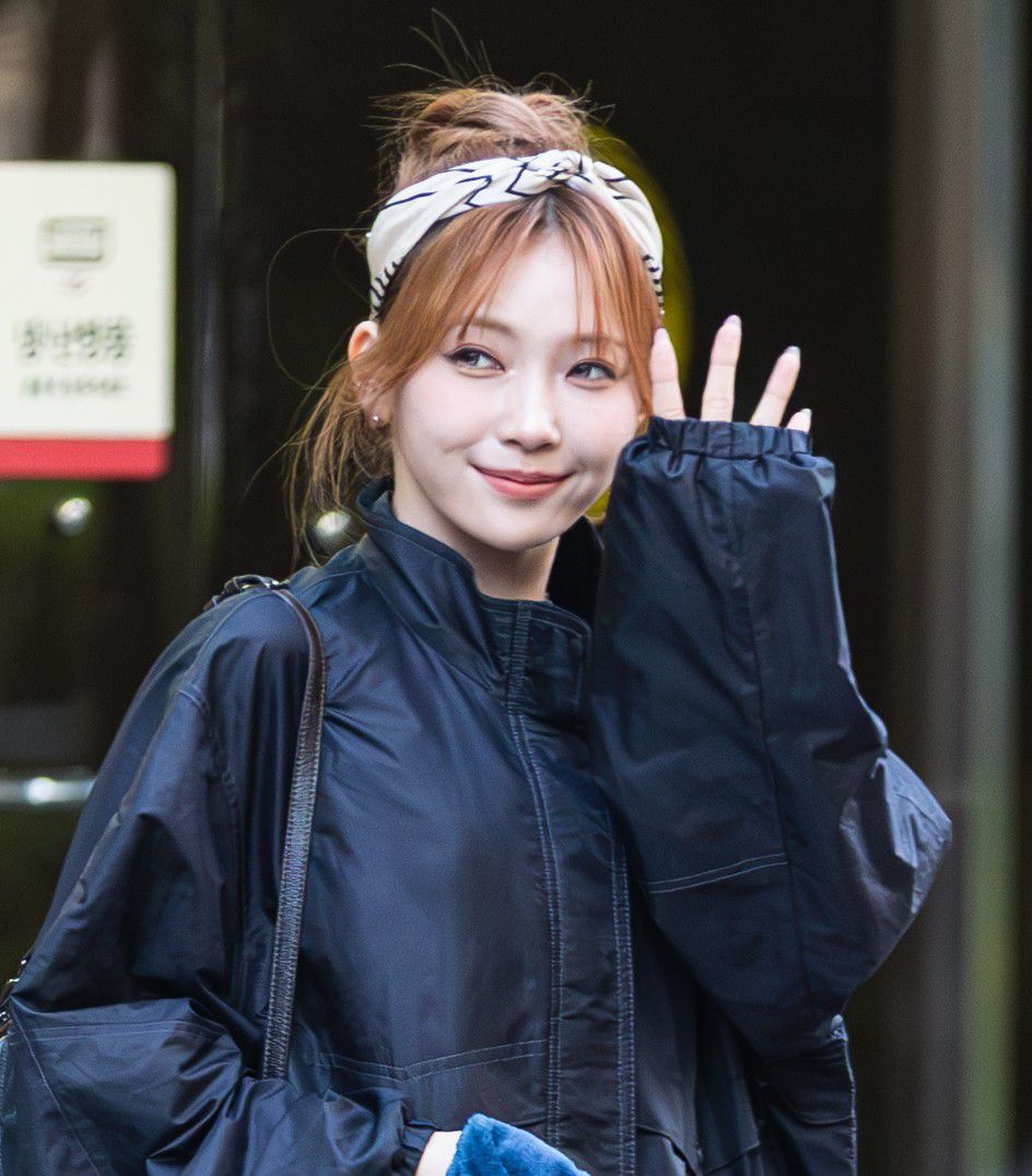 Behind-the-scenes cut of Mayuka (NiziU)