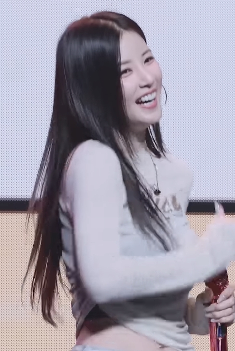 Recent activity shot of Park Chorong (Apink)