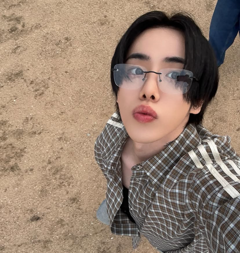 A moment captured by XEN (OMEGA X)'s fan