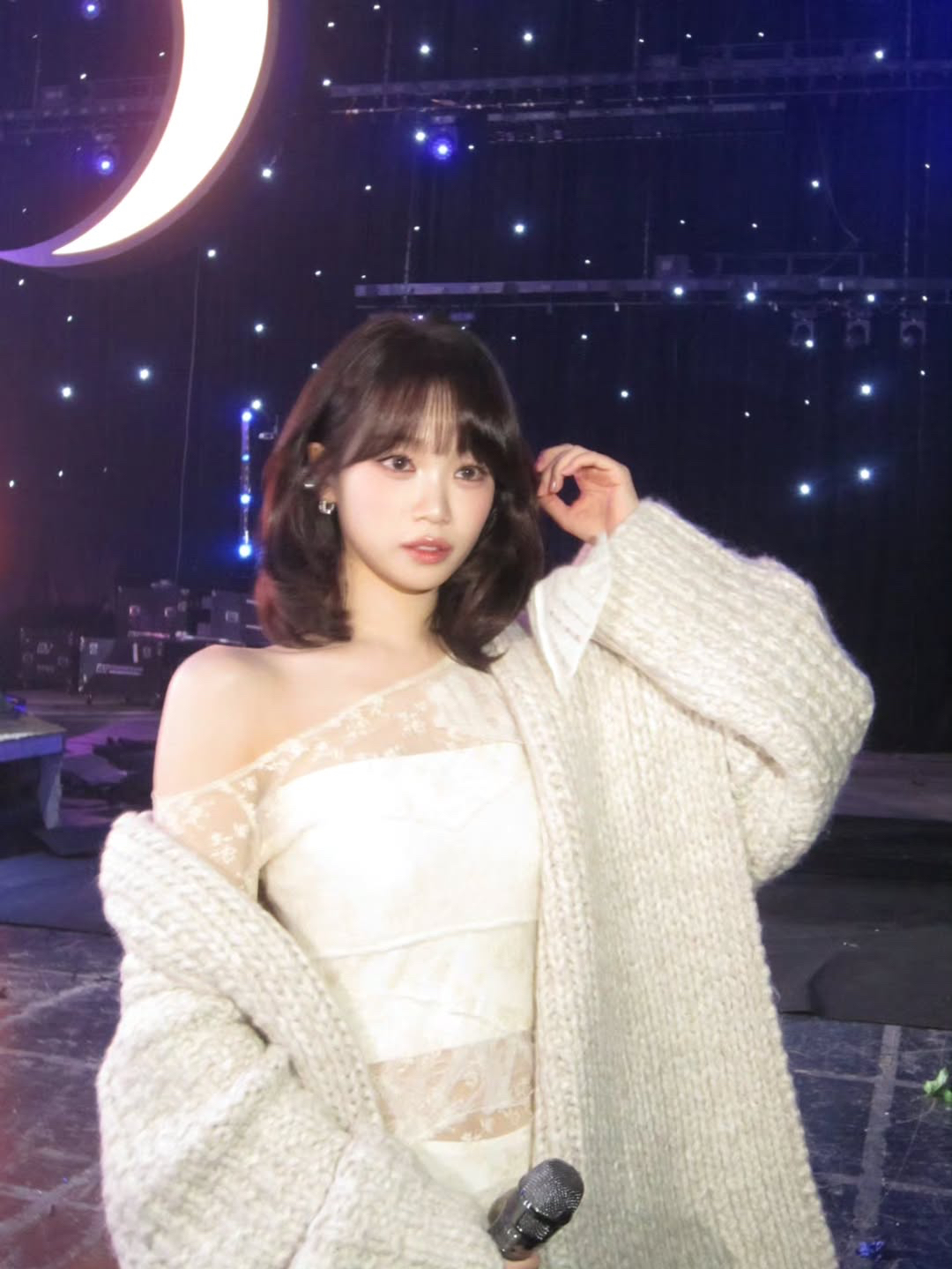 A moment captured by Kim Chaewon (LE SSERAFIM)'s fan