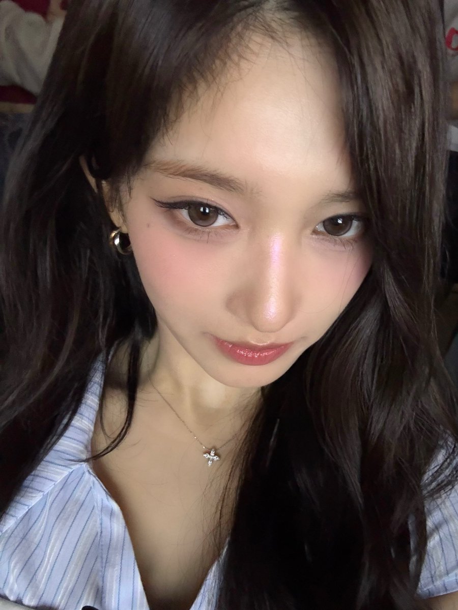 Behind-the-scenes cut of IVE