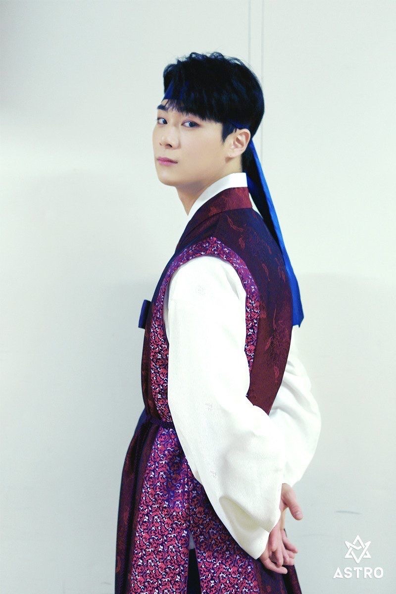 Latest photo of Moonbin (ASTRO)