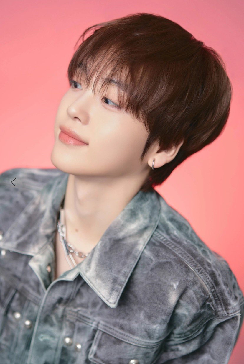 Latest photo of Hyeongjun (CRAVITY)