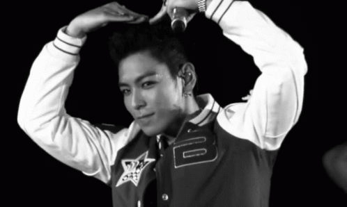 A moment captured by T.O.P's fan