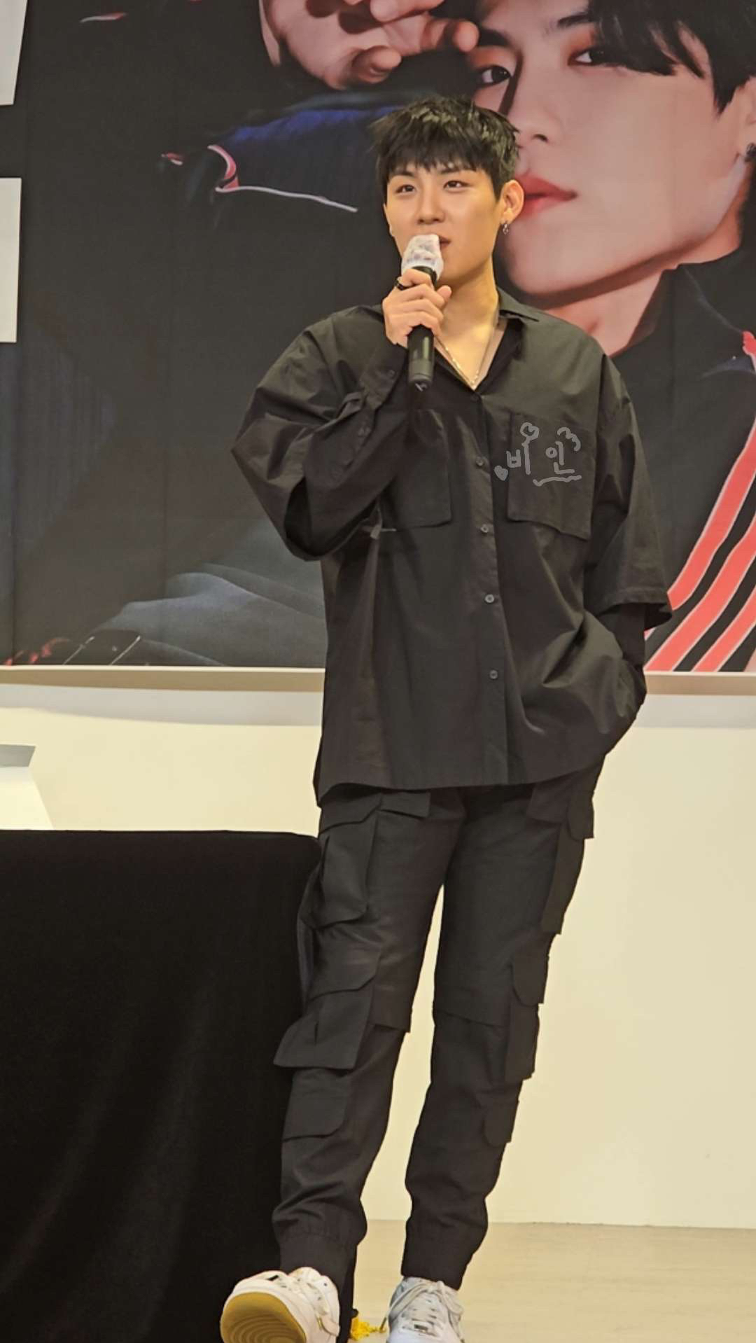 The most beloved wallpaper among Park Woojin (AB6IX)'s fans