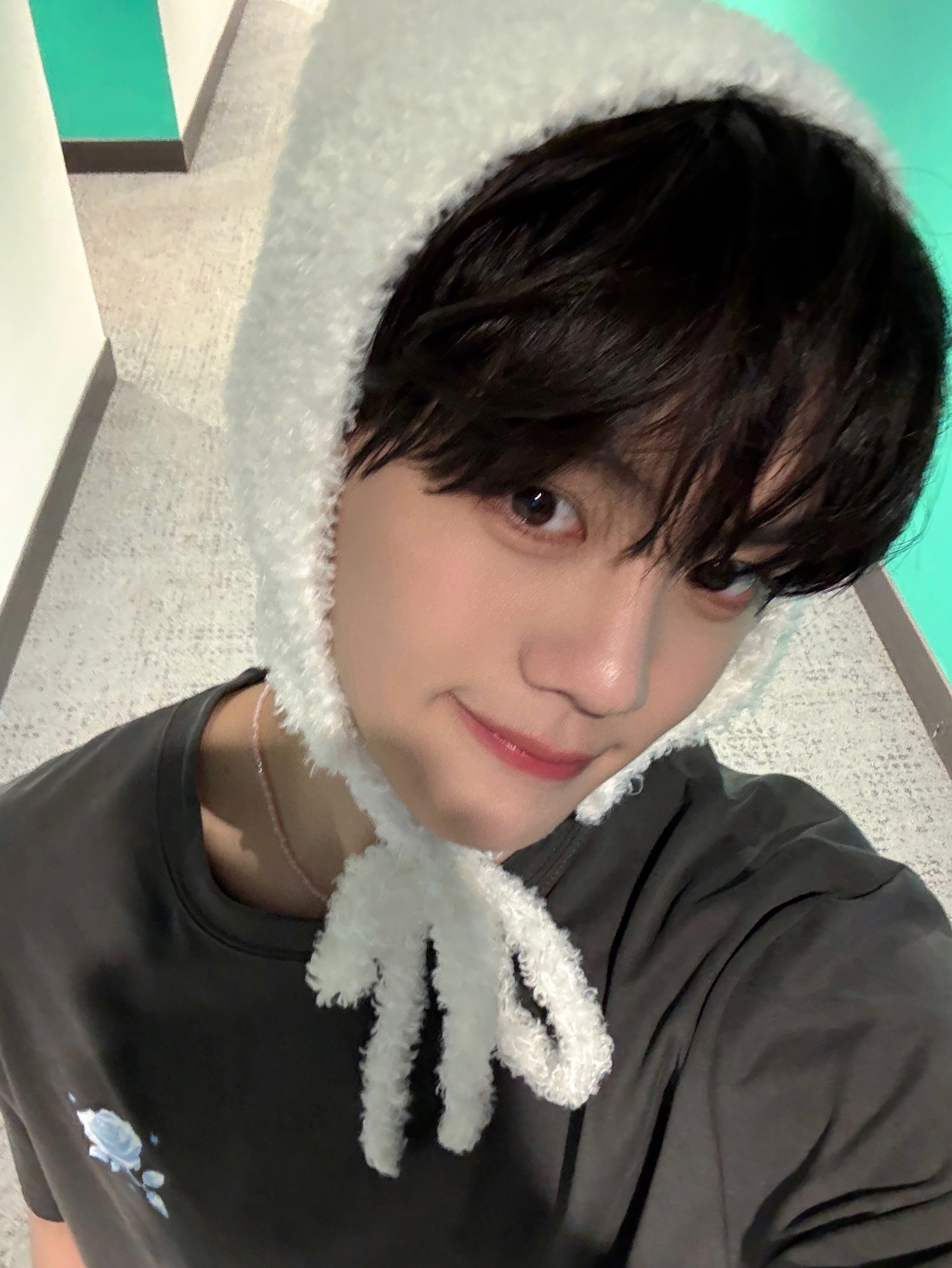 Recent activity shot of Kim Gyuvin (ZEROBASEONE)