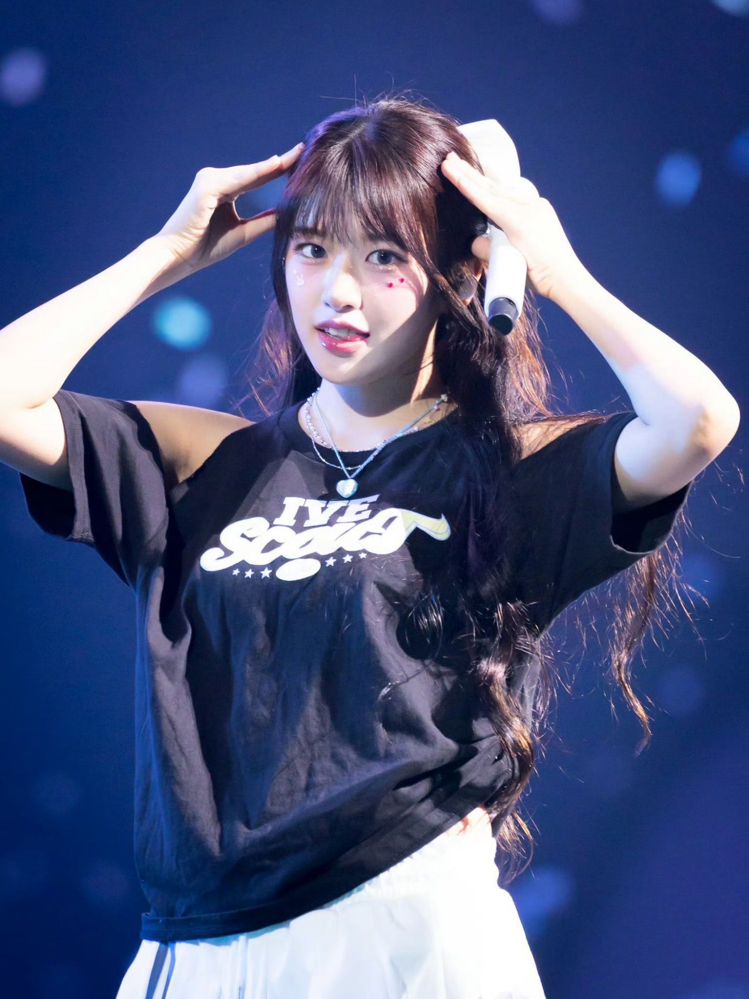 A moment captured by An Yujin (IVE)'s fan