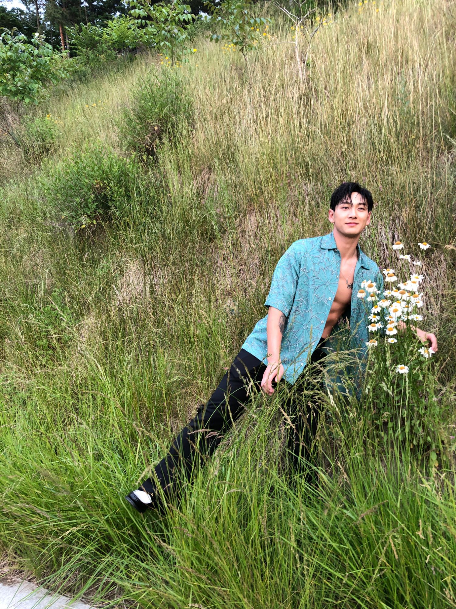 Behind-the-scenes cut of Baekho