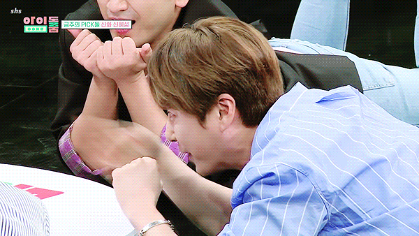A moment captured by SHINHWA's fan