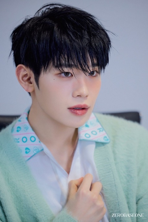 Latest photo of Kim Taerae (ZEROBASEONE)