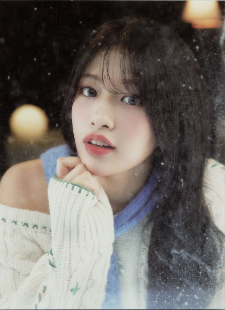 Recent activity shot of An Yujin (IVE)