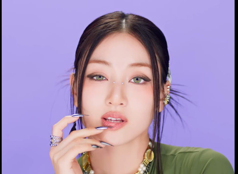 Recent activity shot of Jihyo (TWICE)