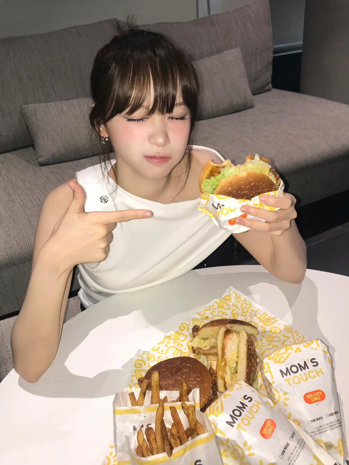 Latest photo of Kim Chaewon (LE SSERAFIM)