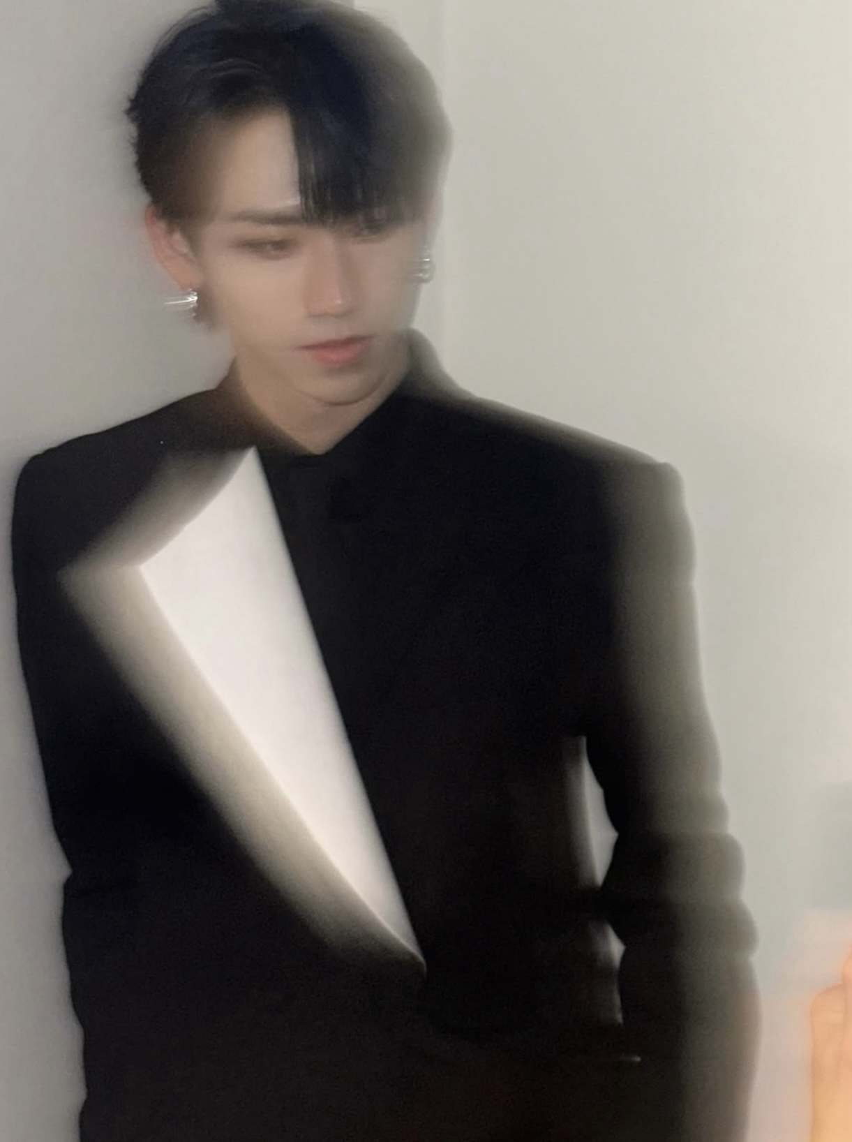 Behind-the-scenes cut of Exxi (SEVENTOEIGHT)