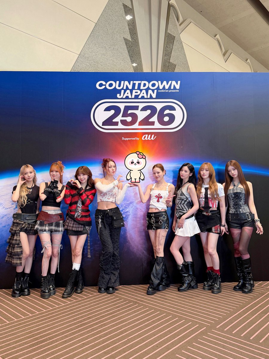 Foto aktivitas terbaru NiziU