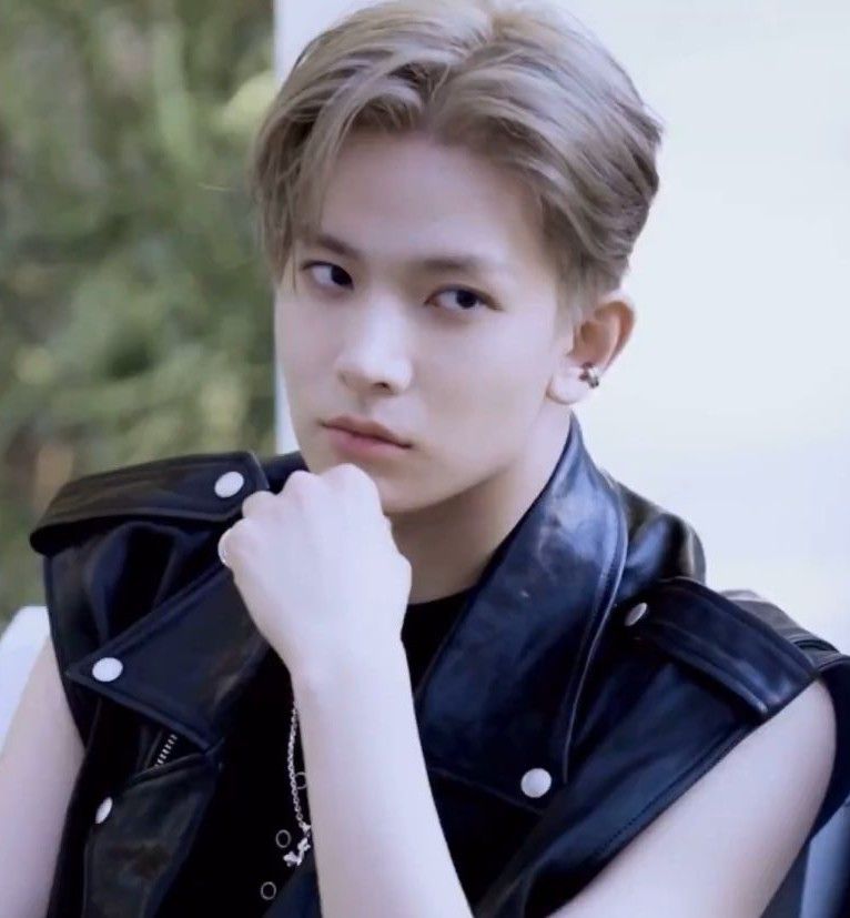 Latest photo of Heeseung (ENHYPEN)