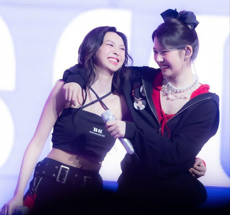 로라 (BABYMONSTER) 팬이 찍은 순간