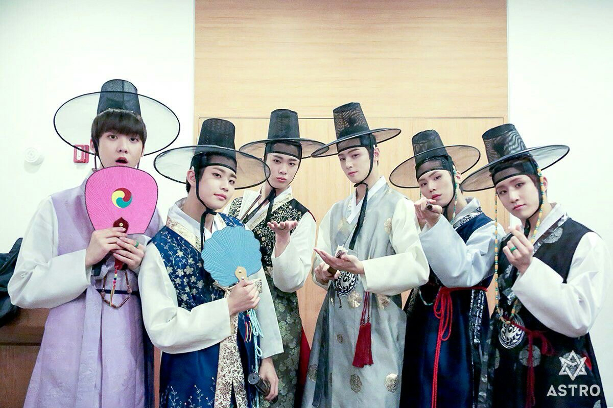 아스트로의 최신 사진