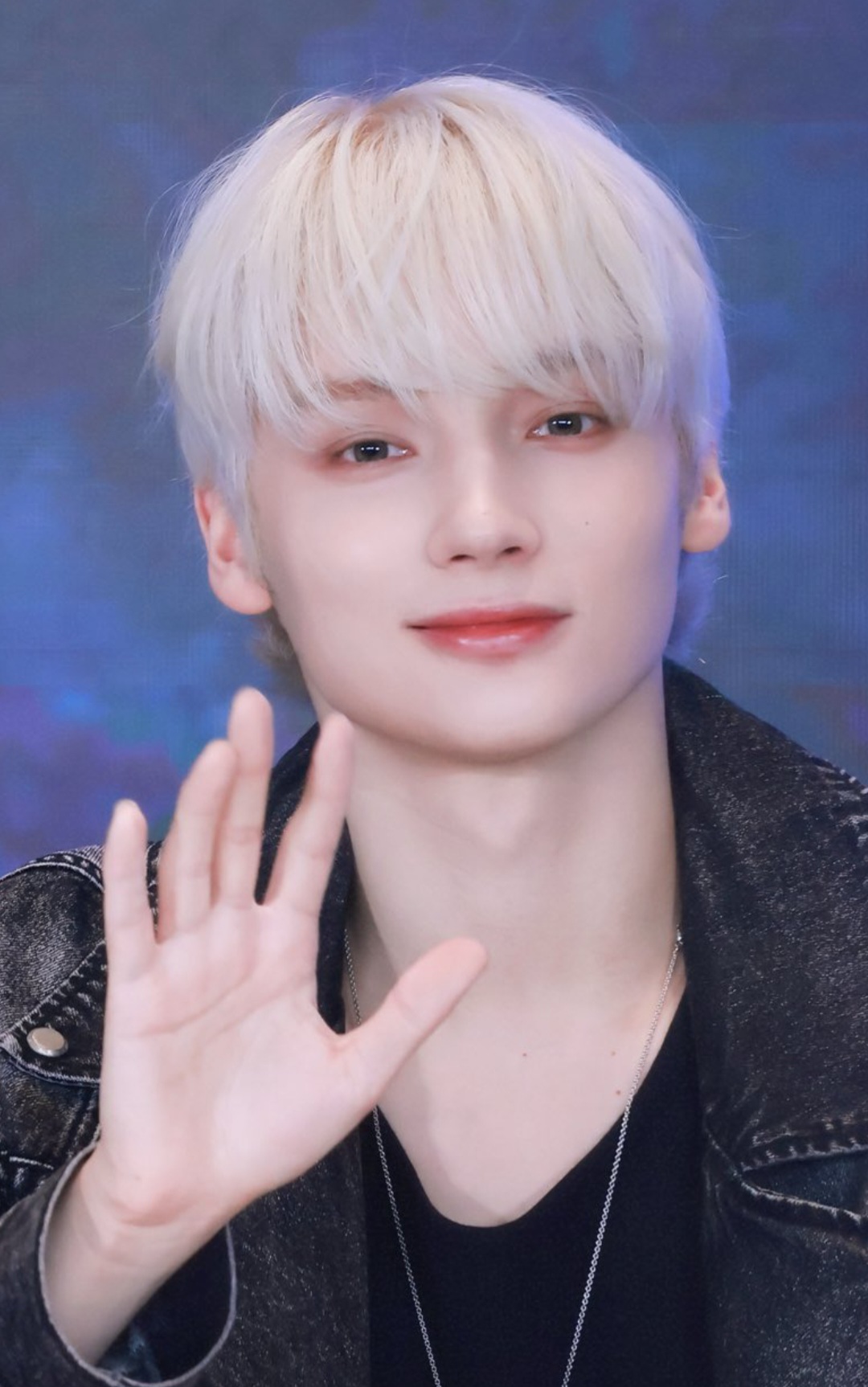 Latest photo of HueningKai (TOMORROW X TOGETHER)