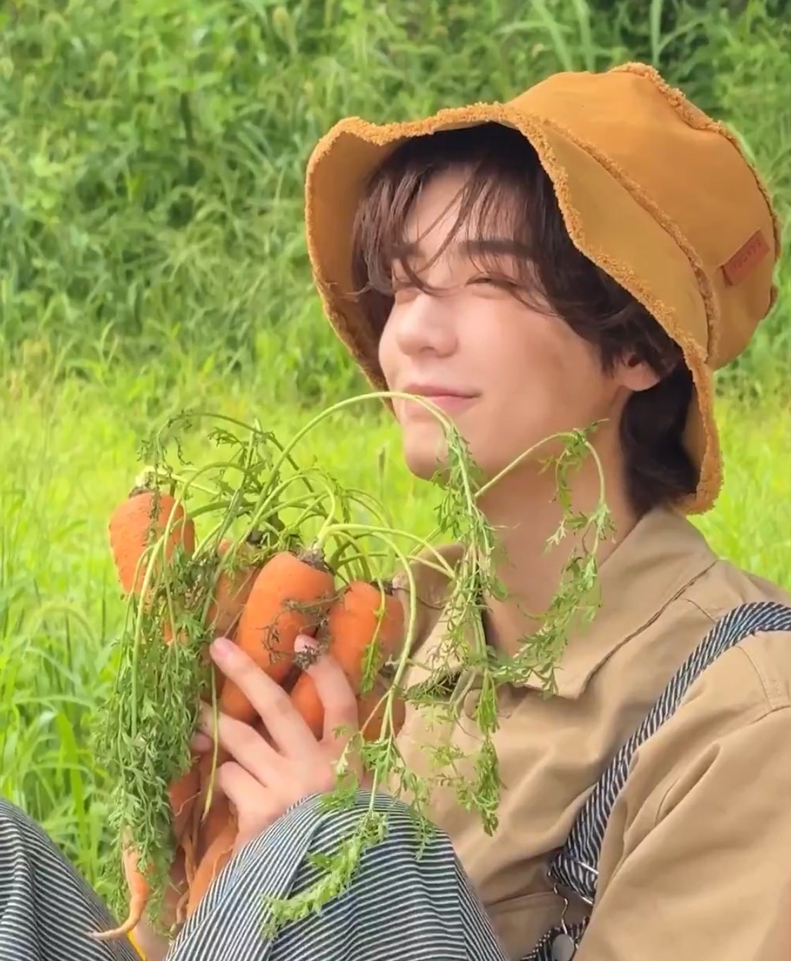 A moment captured by Leehan (BOYNEXTDOOR)'s fan