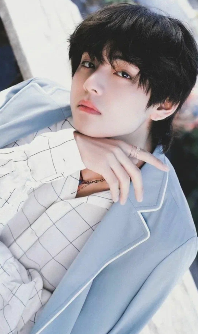 Foto aktivitas terbaru V (BTS)