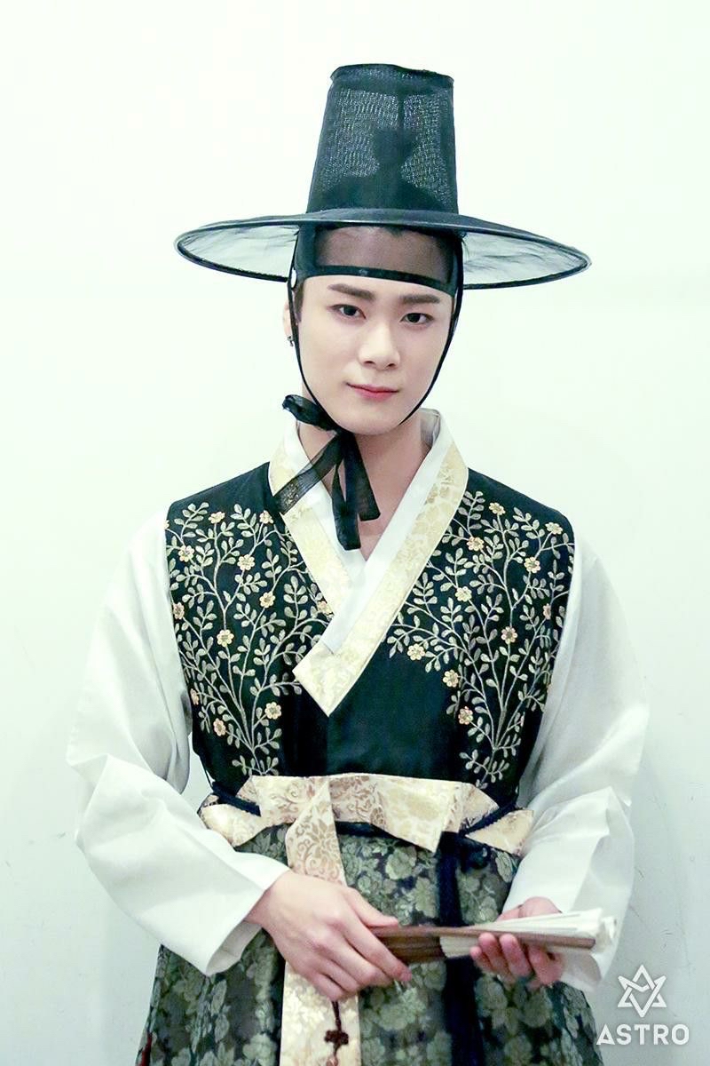 A moment captured by Moonbin (ASTRO)'s fan