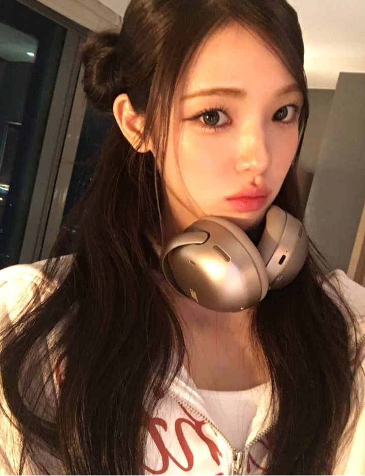 A moment captured by Yuha (Hearts2Hearts)'s fan