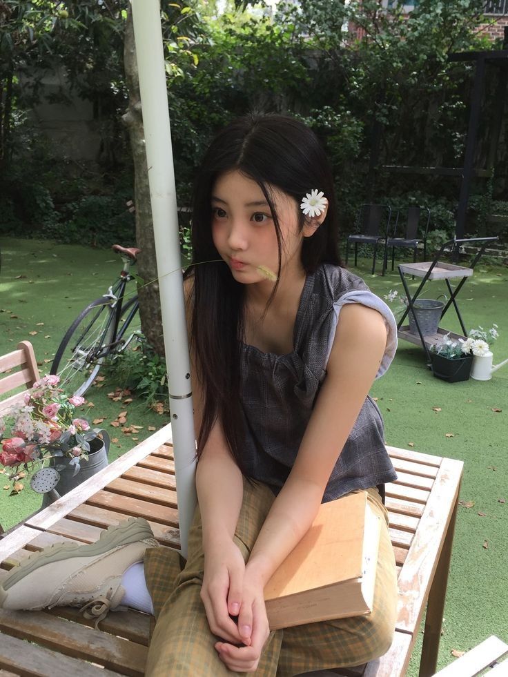 Behind-the-scenes cut of Wonhee (ILLIT)