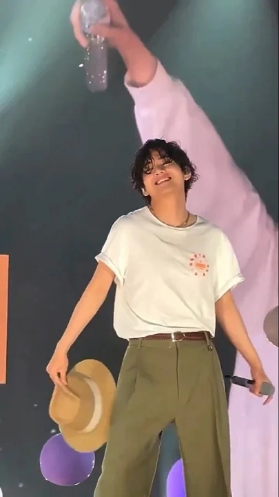 뷔 (방탄소년단)의 비하인드 컷