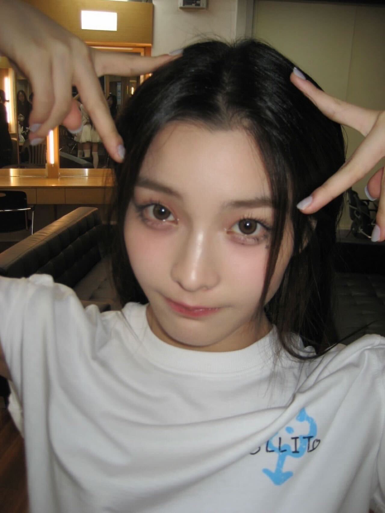 Behind-the-scenes cut of Iroha (ILLIT)
