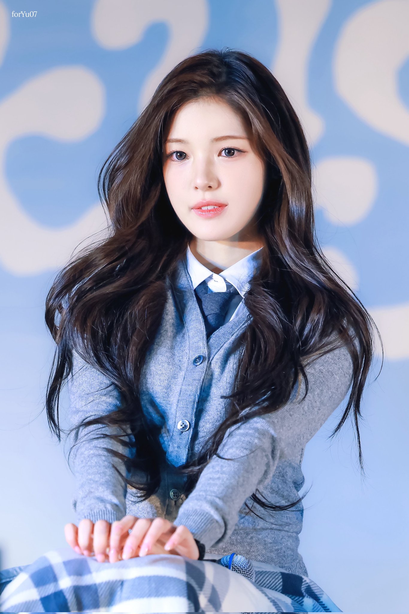 A moment captured by Yuha (Hearts2Hearts)'s fan