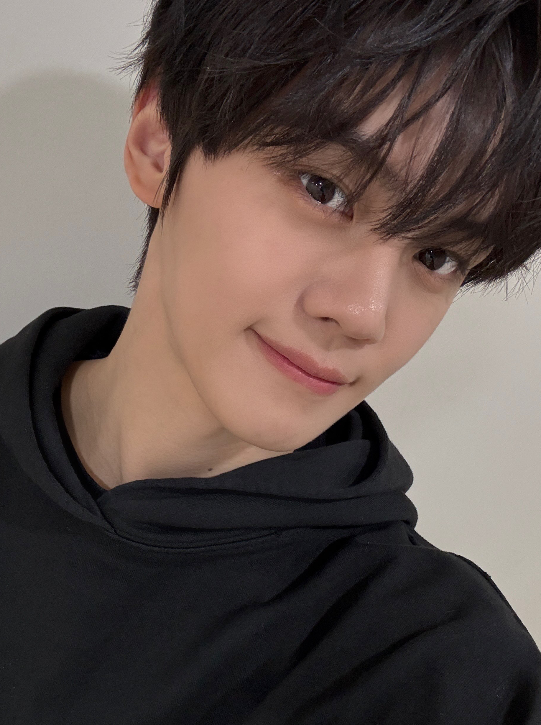 Behind-the-scenes cut of Kim Gyuvin (ZEROBASEONE)