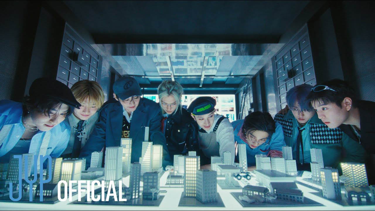 Behind-the-scenes cut of Stray Kids