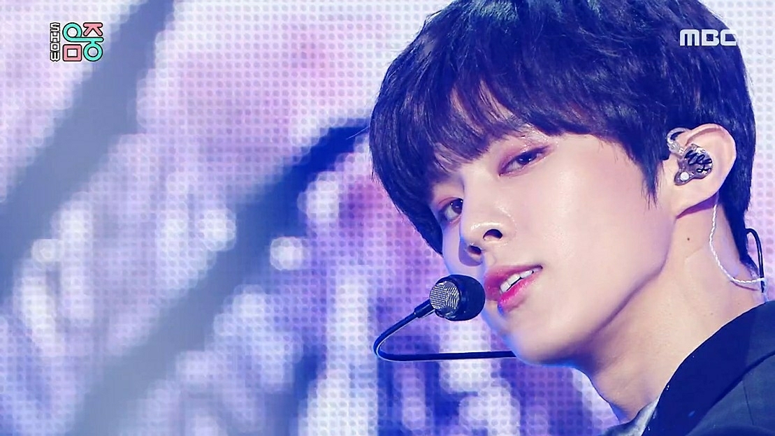Behind-the-scenes cut of Kim Wooseok