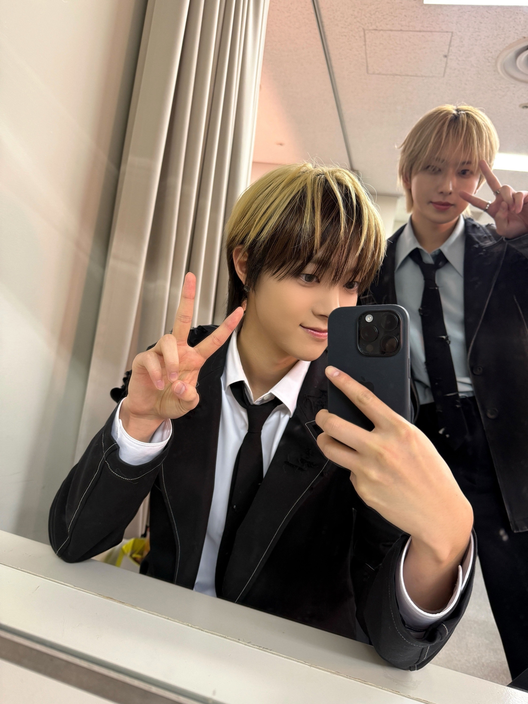 Behind-the-scenes cut of EJ (&TEAM)